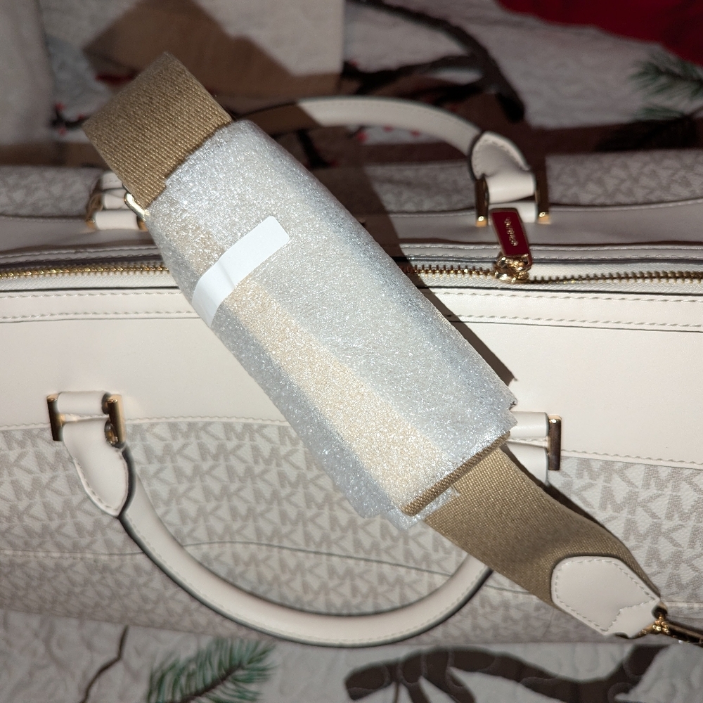 Michael Kors Jet Set Travel Large Duffle PVC Signature Light Cream Multi NWOT - Picture 8 of 13